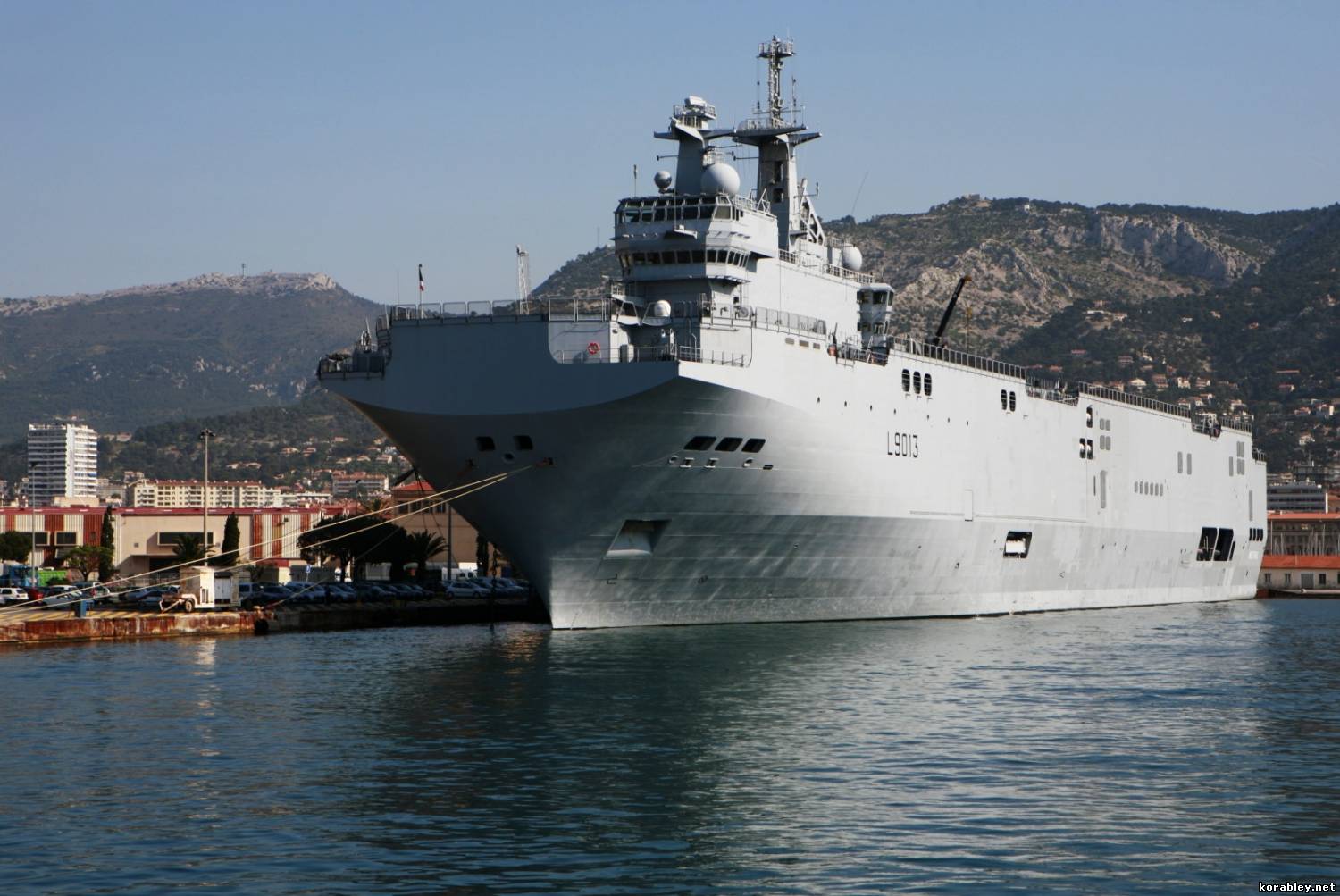 Зачем российскому флоту французский вертолетоносец «Мистраль»