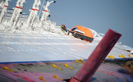 На месте катастрофы лайнера «Costa Concordia» обнаружены еще пять тел