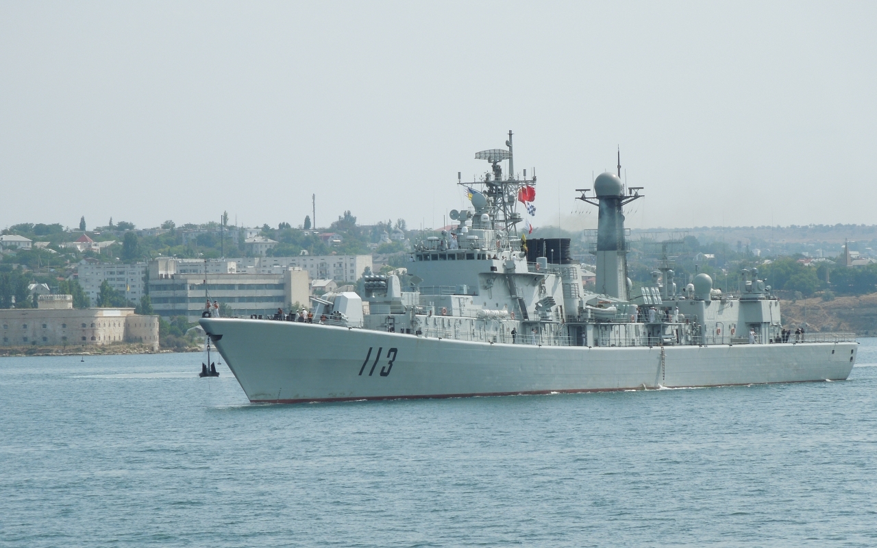 Китайский эсминец класса «Luhu» «Qingdao» с неофициальным визитом посетил Севастополь