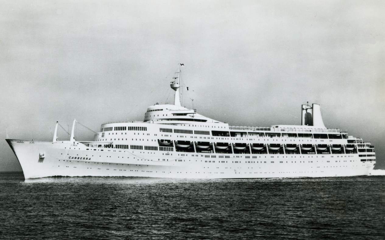 Океанский лайнер «SS Canberra»