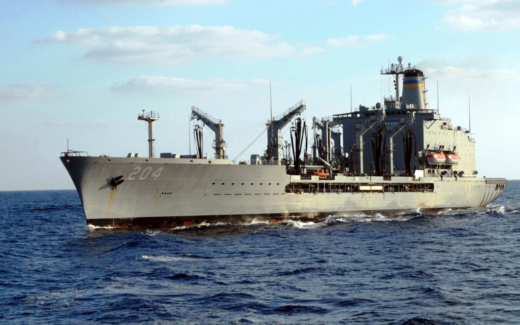 Корабль ВМС США атаковал рыболовецкое судно у побережья ОАЭ