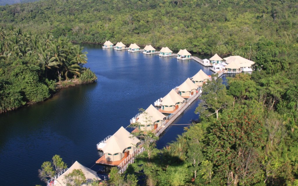 Отель на воде «Four Rivers Floating Lodge»