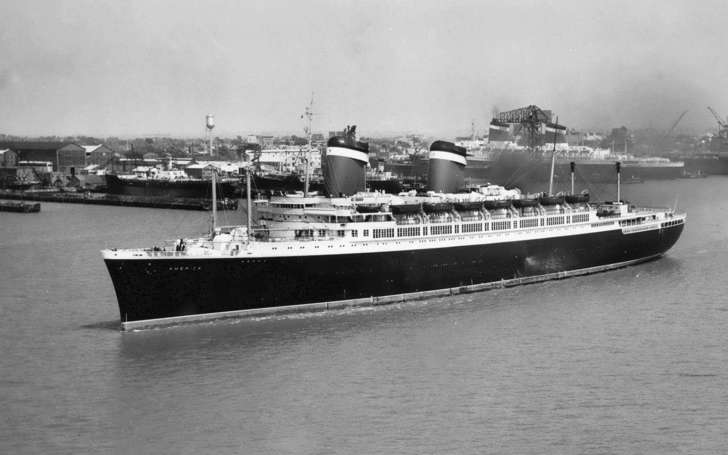 Океанский лайнер «SS America»