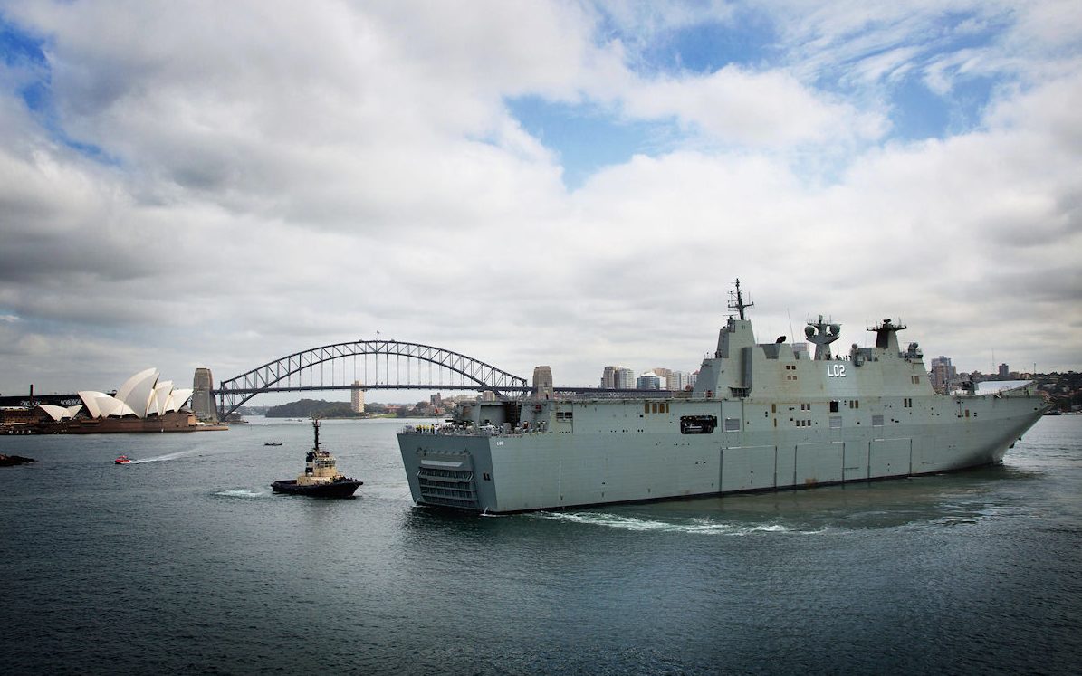 Десантный вертолетоносец корабль-док «HMAS Canberra»