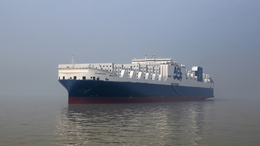 Самый большой в мире ролкер-контейнеровоз