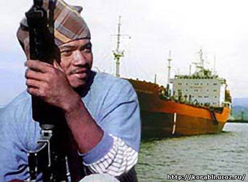 Сомалийские пираты пытают пленников судна контейнеровоза «Ганза Стевенжер»