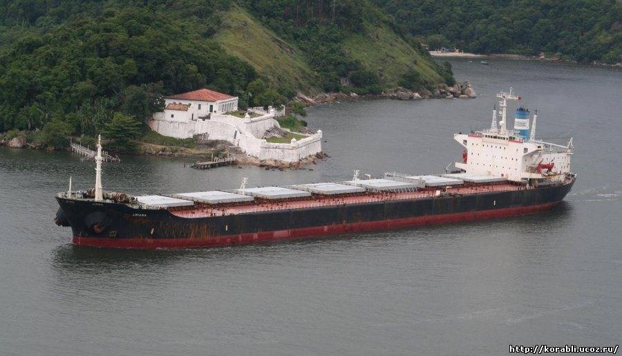 Моряки сухогруза «Ariana» захваченные пиратами обеспечены водой, продуктами и медикаментами