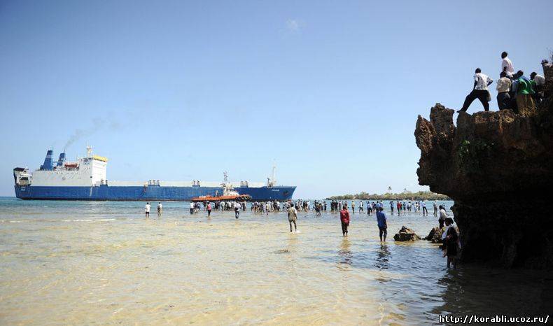 Семьи украинских моряков захваченного сомалийскими пиратами судна «Asian Glory» обратились за помощью к королеве Великобритании
