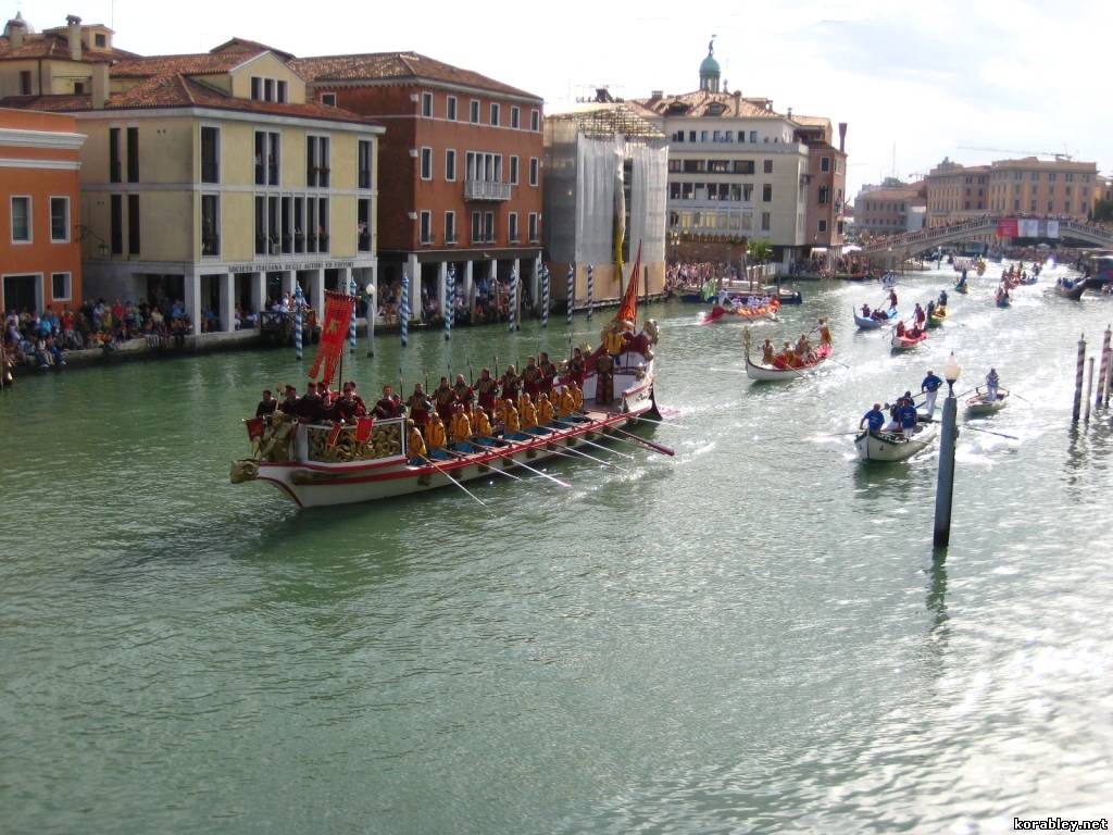 В Венеции прошел парад лодок