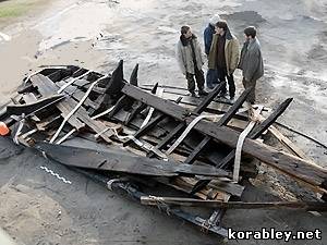 Украинские археологи подняли со дна реки Днепр козацкий корабль XVIII века