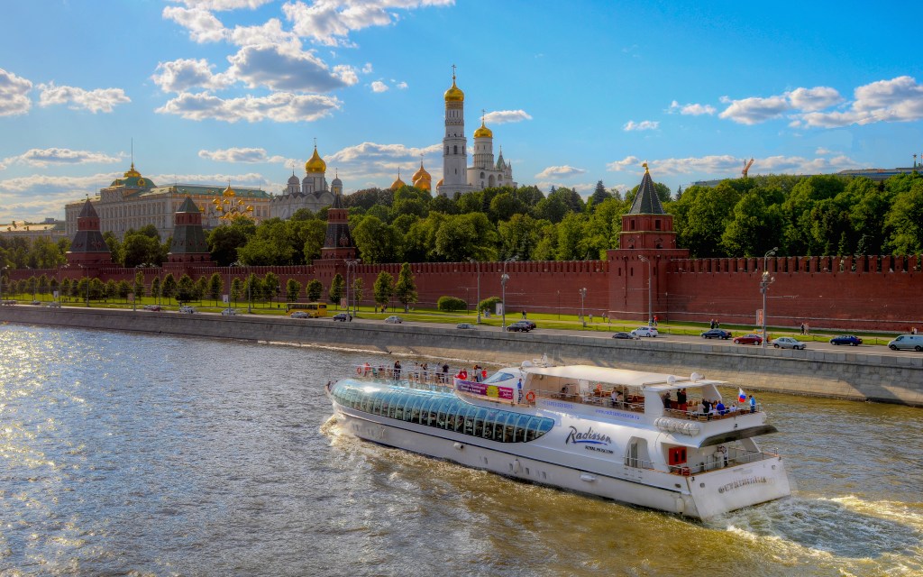 Речные прогулки по Москва-реке от компании «Radisson Cruises»