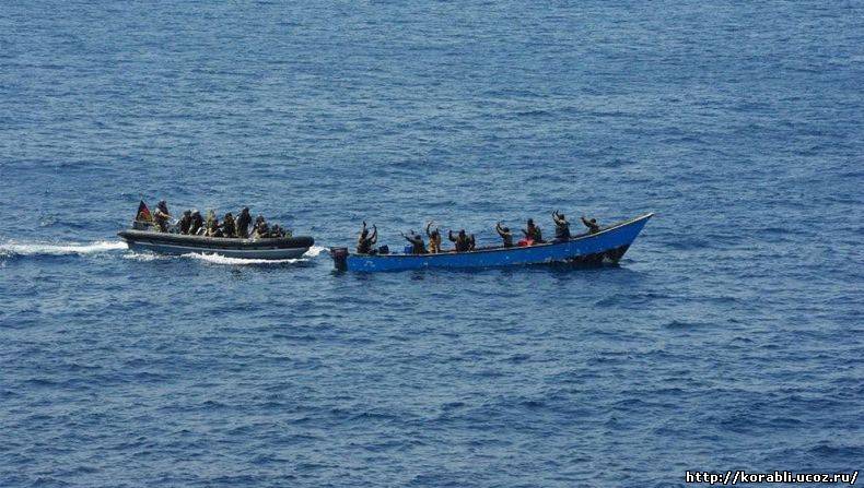 Соединение кораблей ВМС стран Евросоюза захватили семь сомалийских пиратов